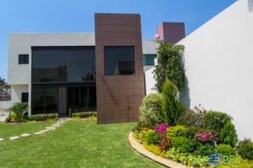 PRECIOSA RESIDENCIA EN CONDOMINIO SUMIYA 